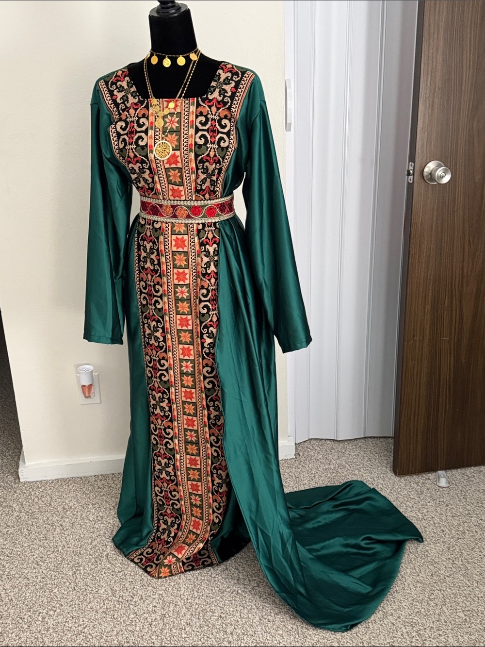 Emerald Green Embroidered thoub with Ethnic Panel